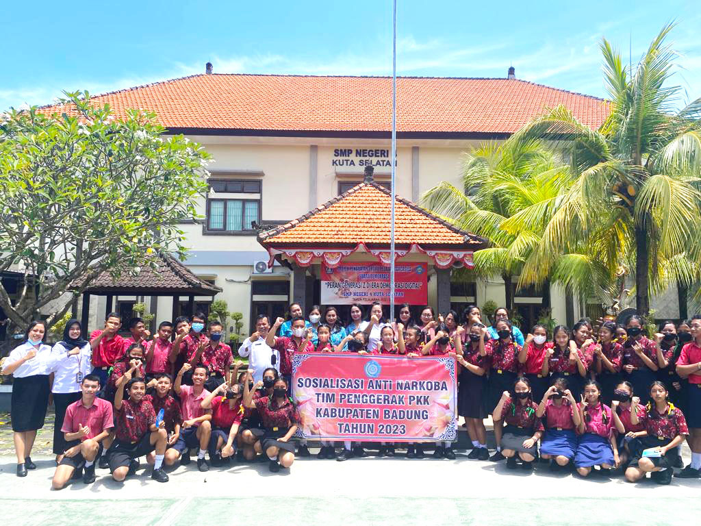 Sosialisasi Anti Narkoba di SMP N 4 Kuta Selatan Kabupaten Badung